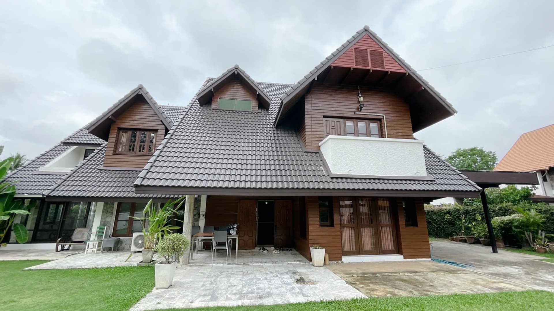 4 Bed House for Rent and Sale in Hang Dong - Image 1