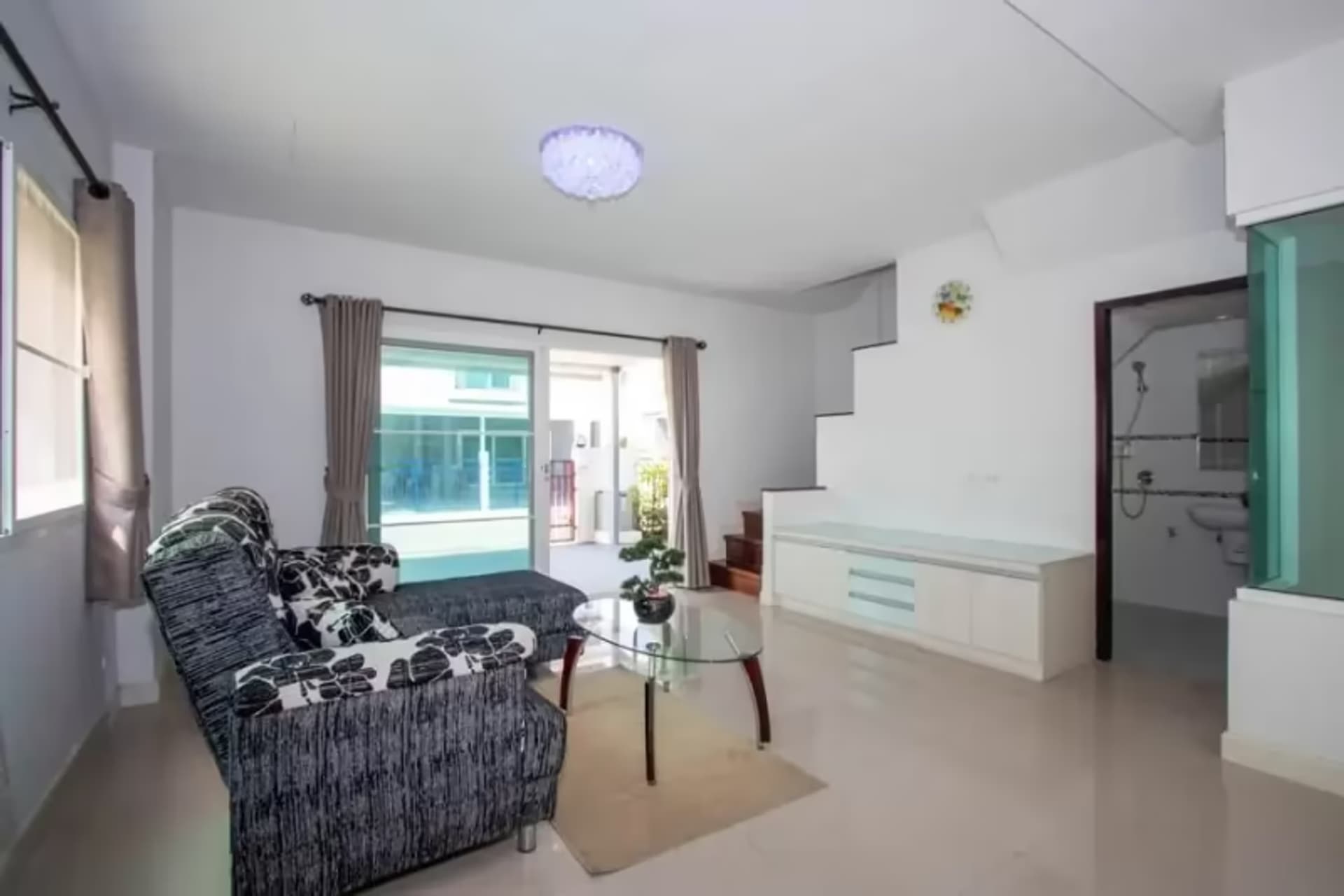 3 Bedroom House - Image 8