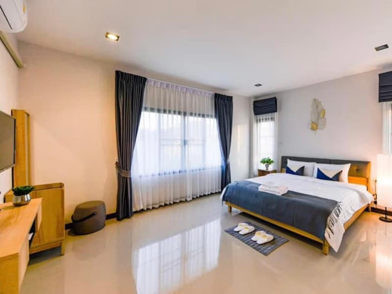 6 Bedroom House