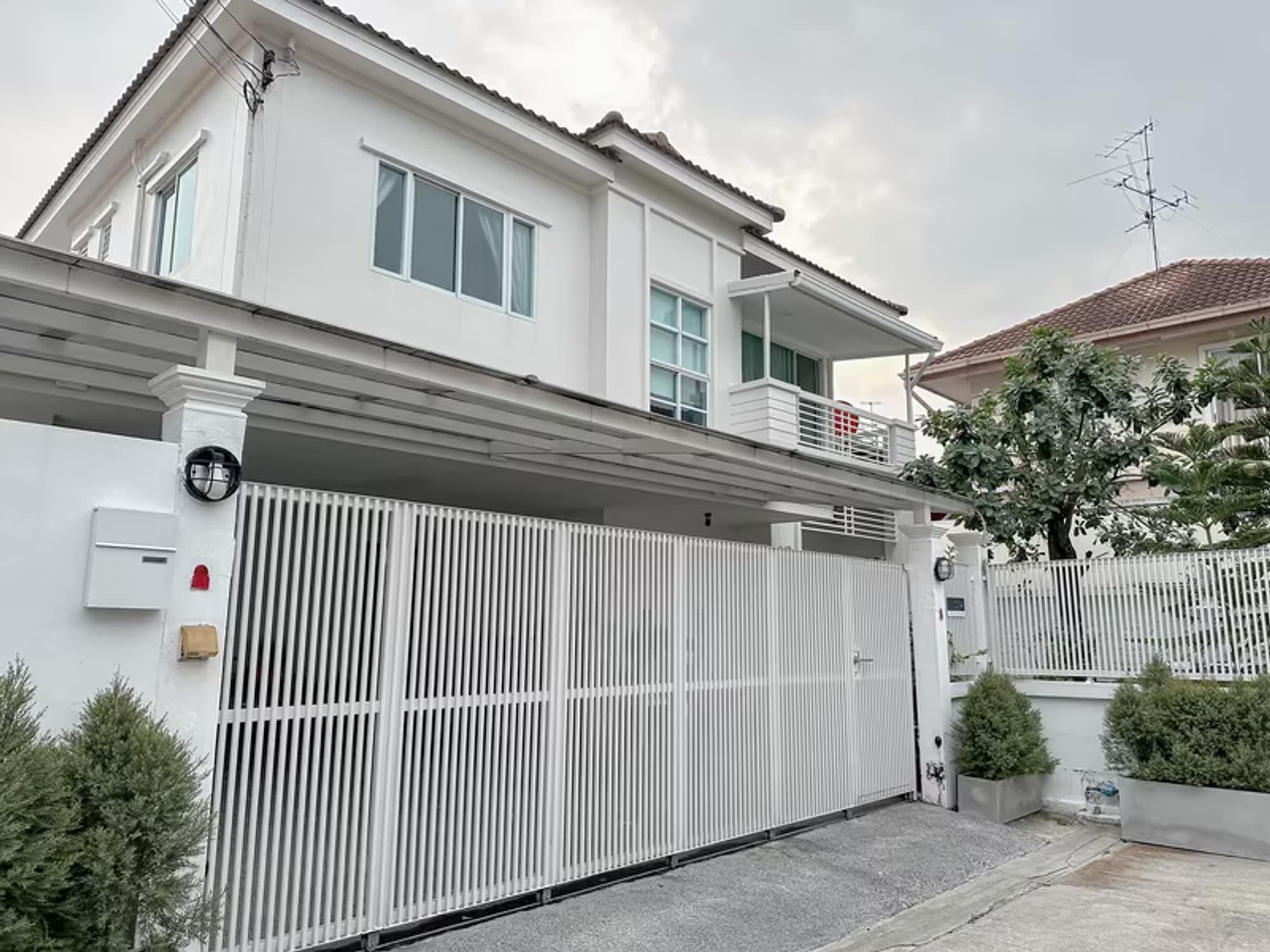3 Bedroom House - Image 4