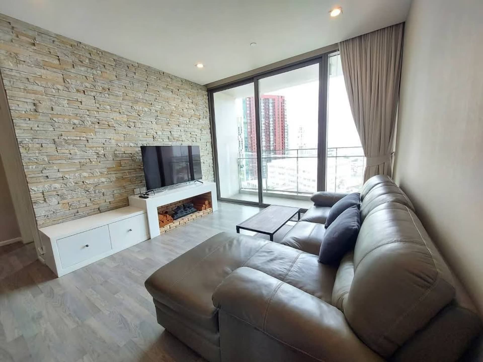 2 Bed Condo for Rent and Sale in Phra Khanong - Image 1