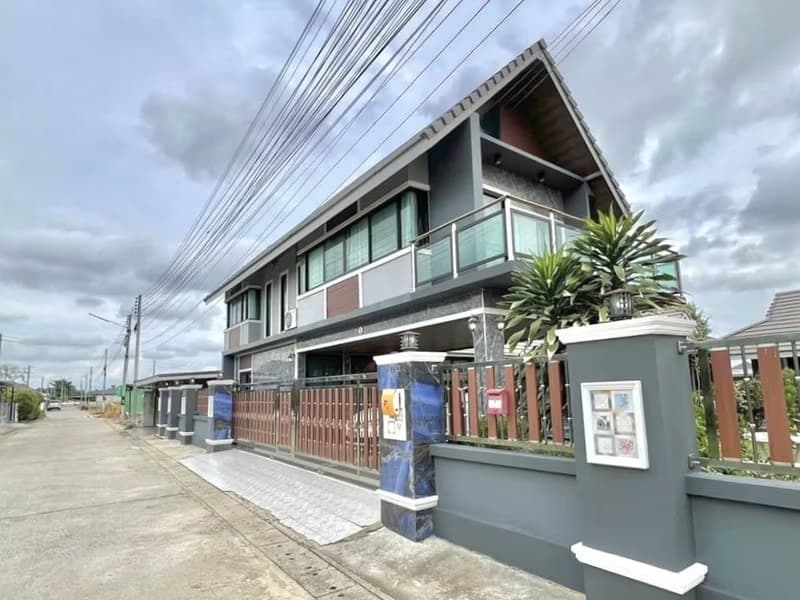 6 Bed House for Rent in Mueang Chiang Mai District