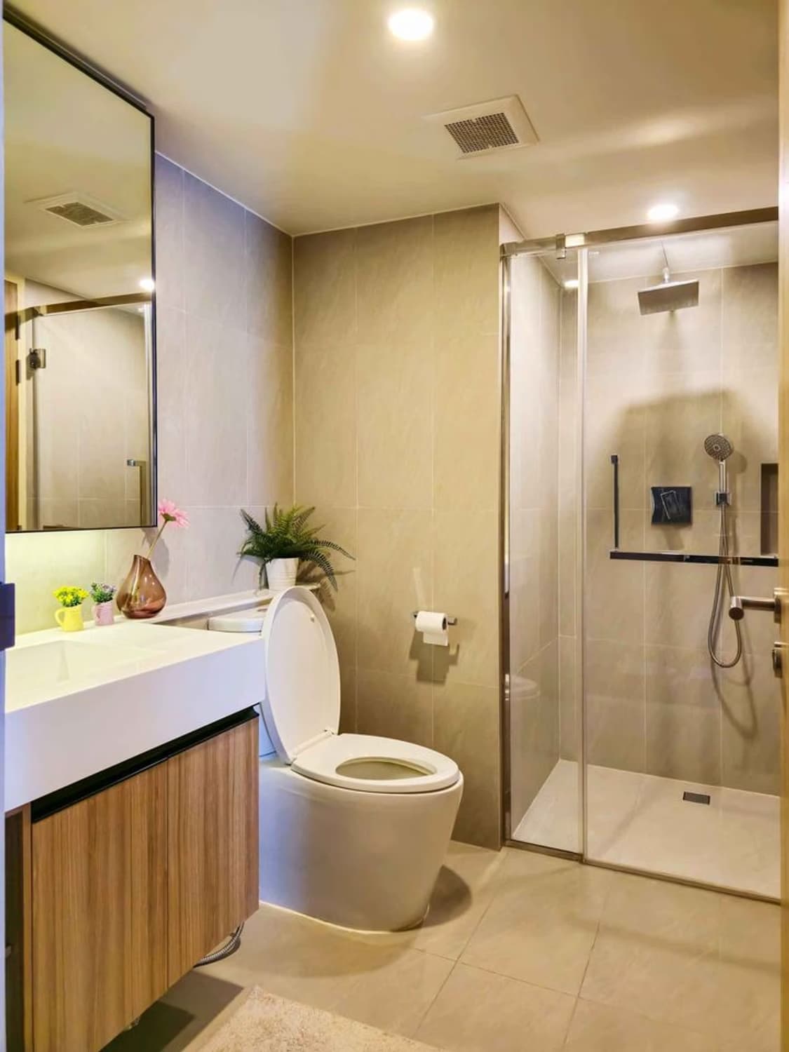 2 Bed Condo for Rent and Sale in Pathum Wan - Image 5
