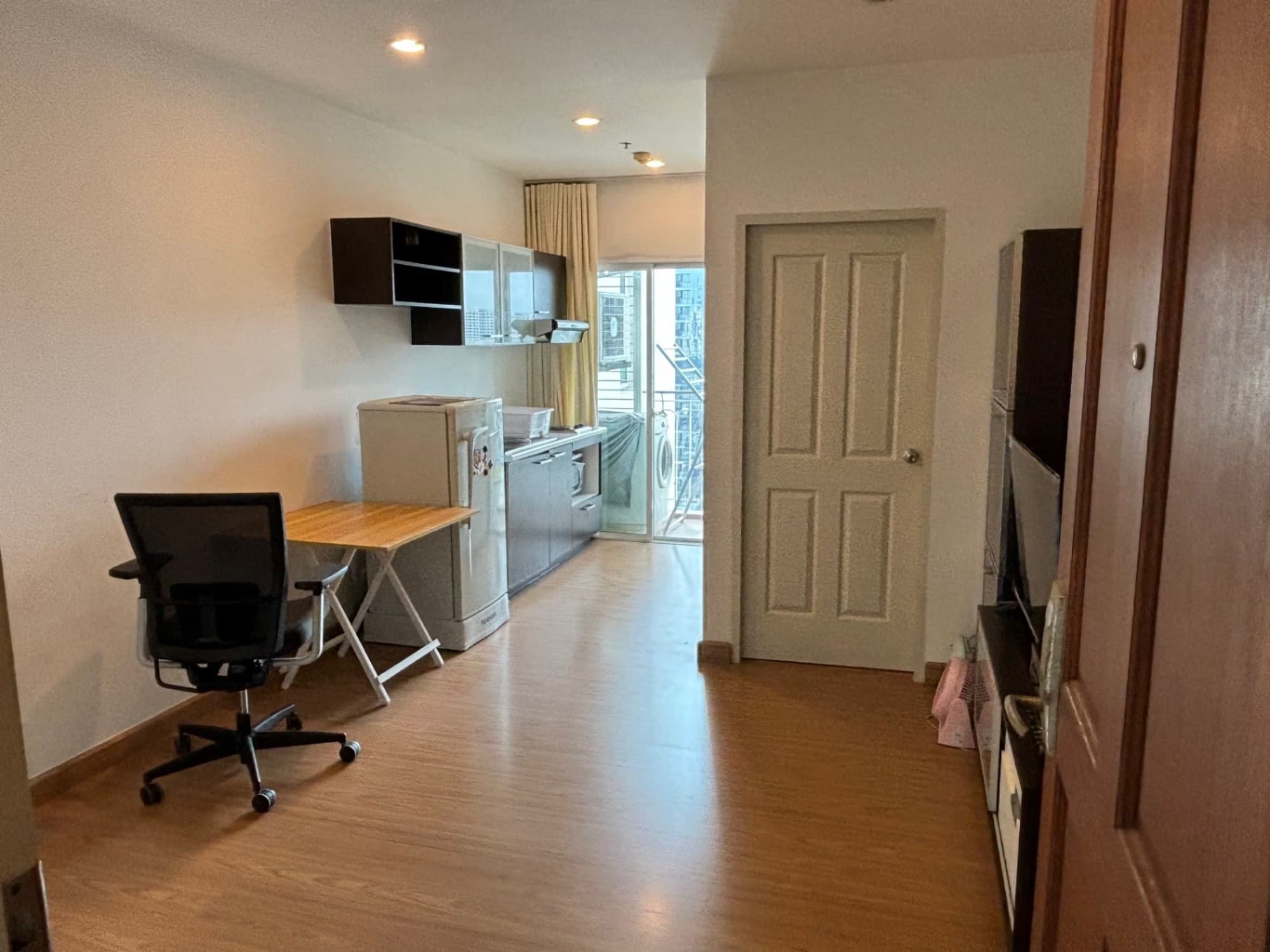 1 Bed Condo for Sale in Ratchathewi - Image 1
