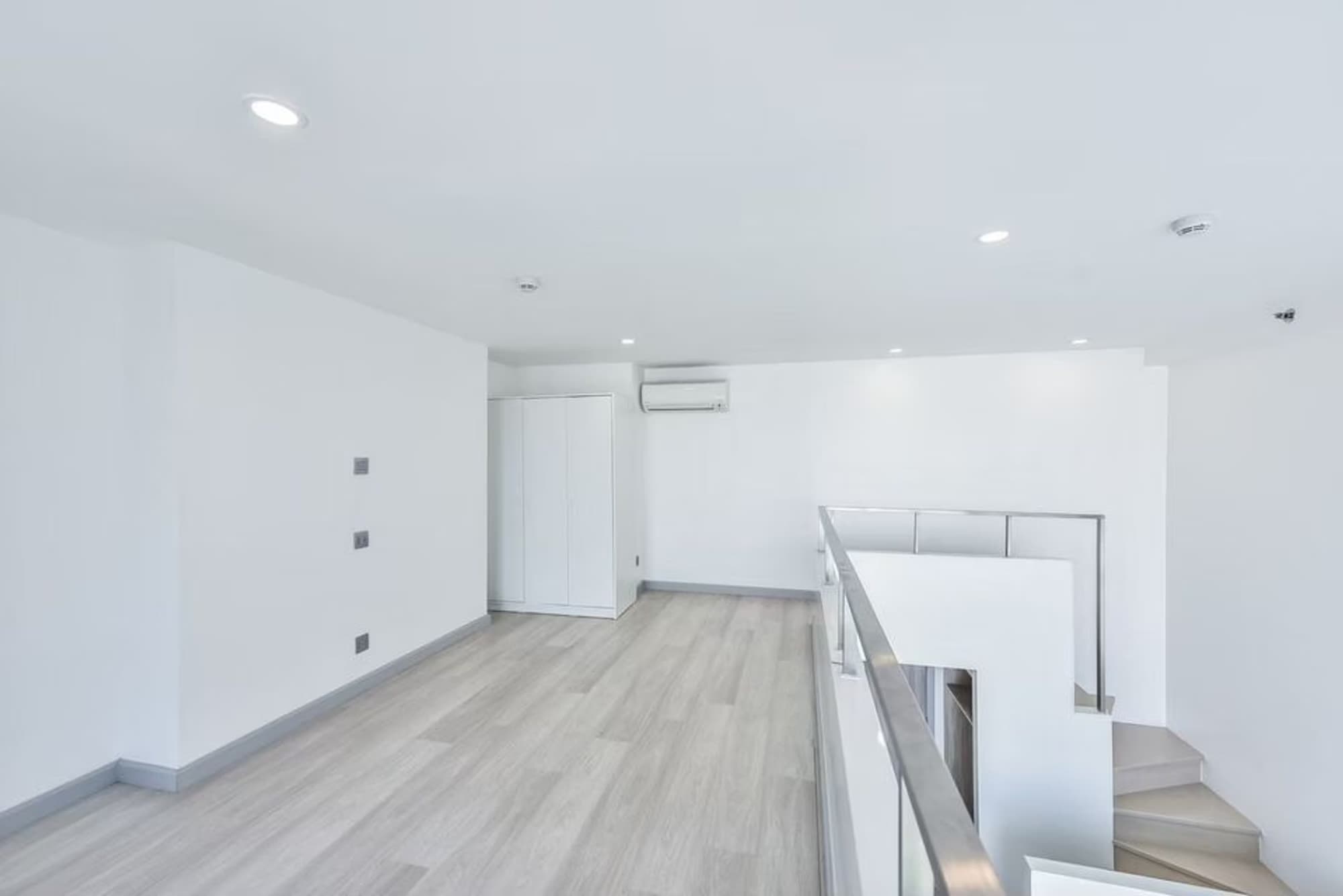 1 Bed Condo for Sale in Sathon - Image 3
