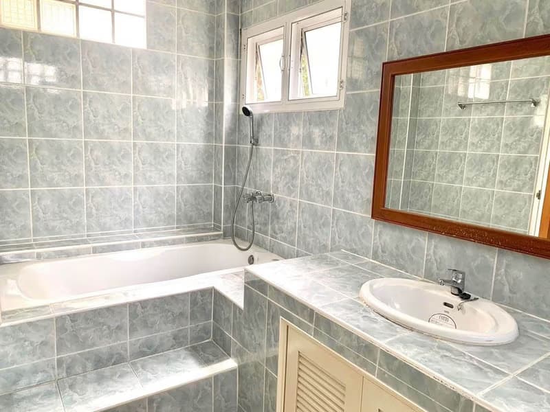4 Bed House for Rent in San Kamphaeng District
