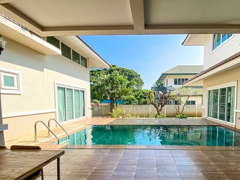 6 Bedroom House