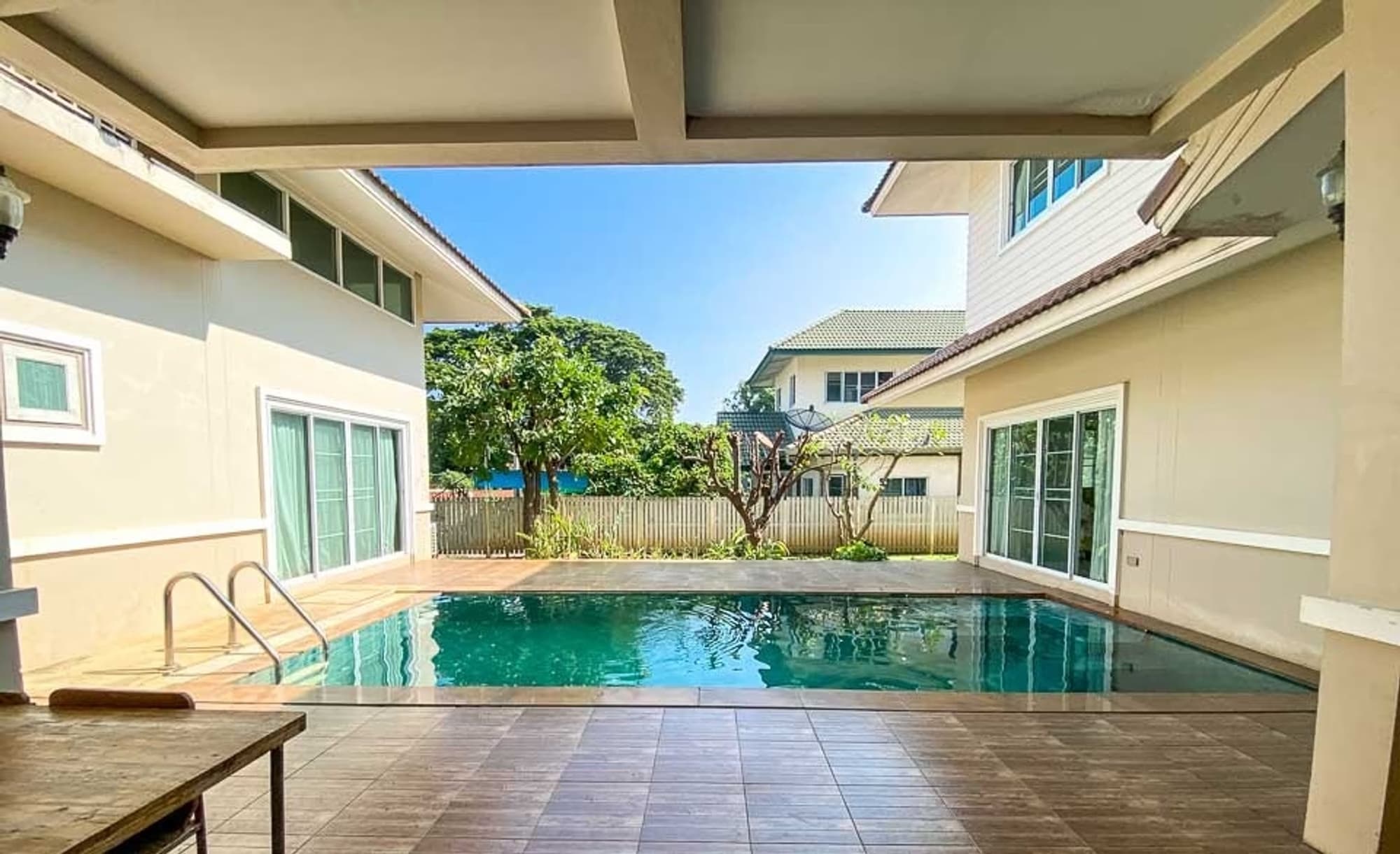 6 Bedroom House - Image 9
