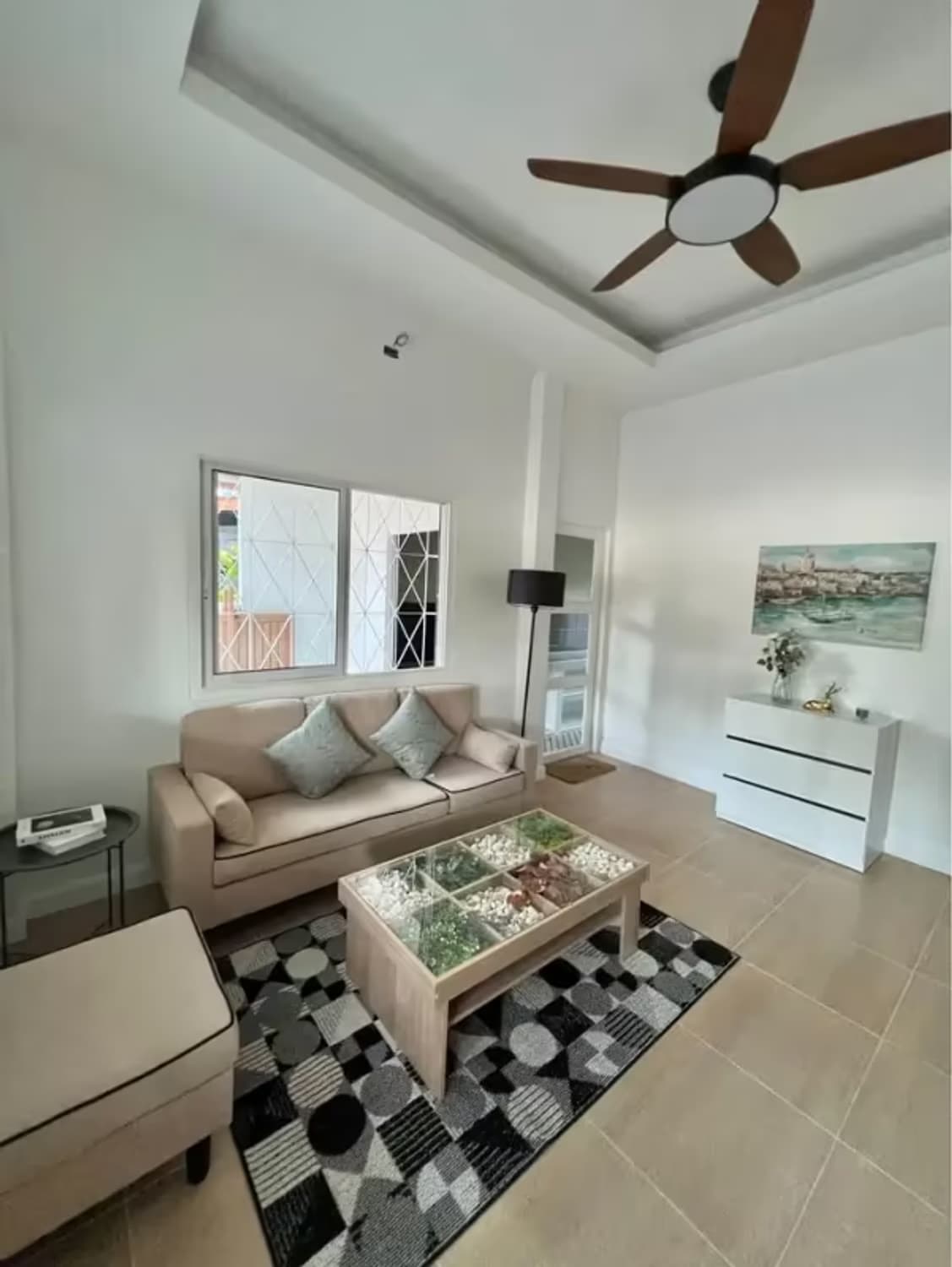 5 Bedroom House - Image 4