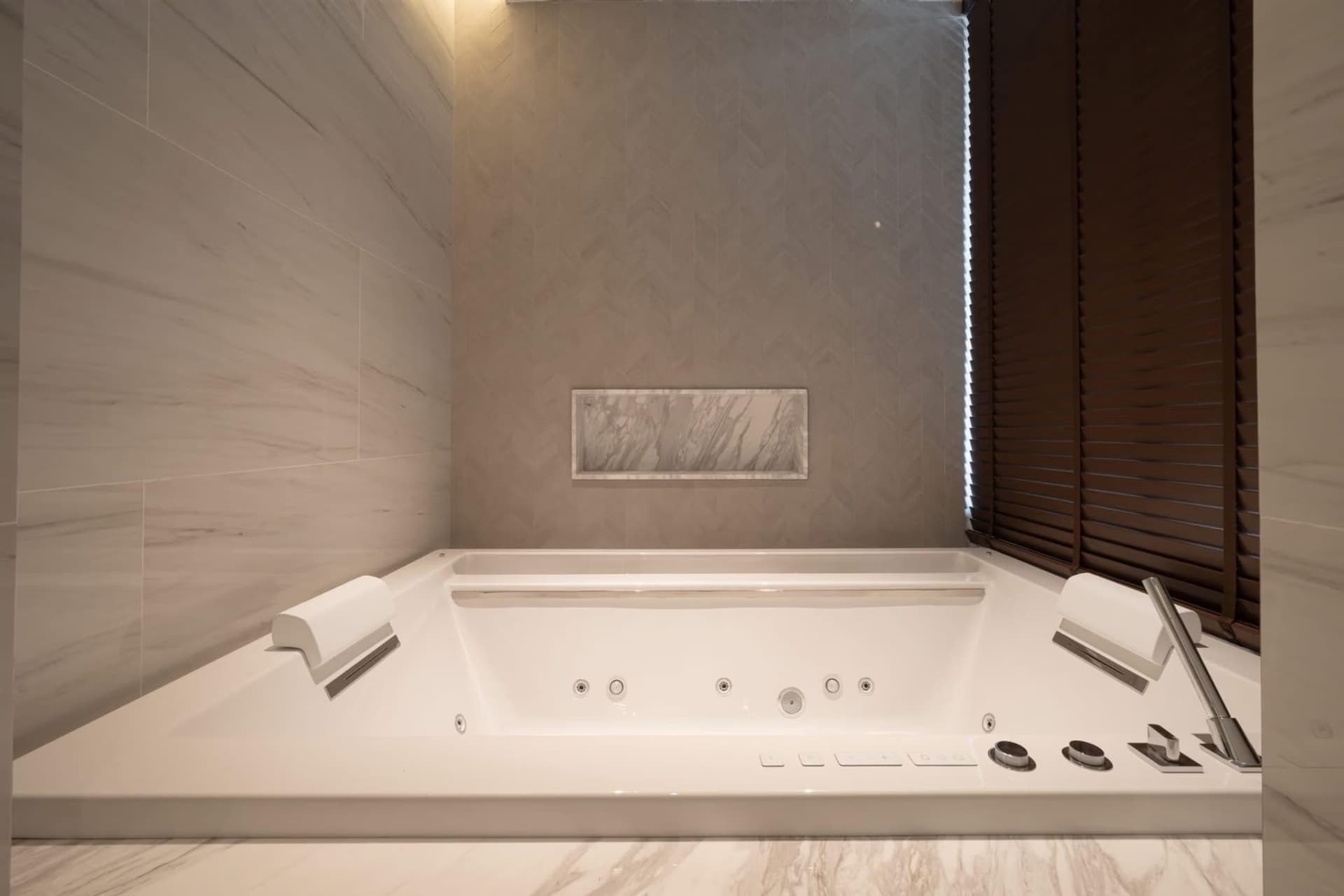 5 Bed House for Sale in Hang Dong - Image 24