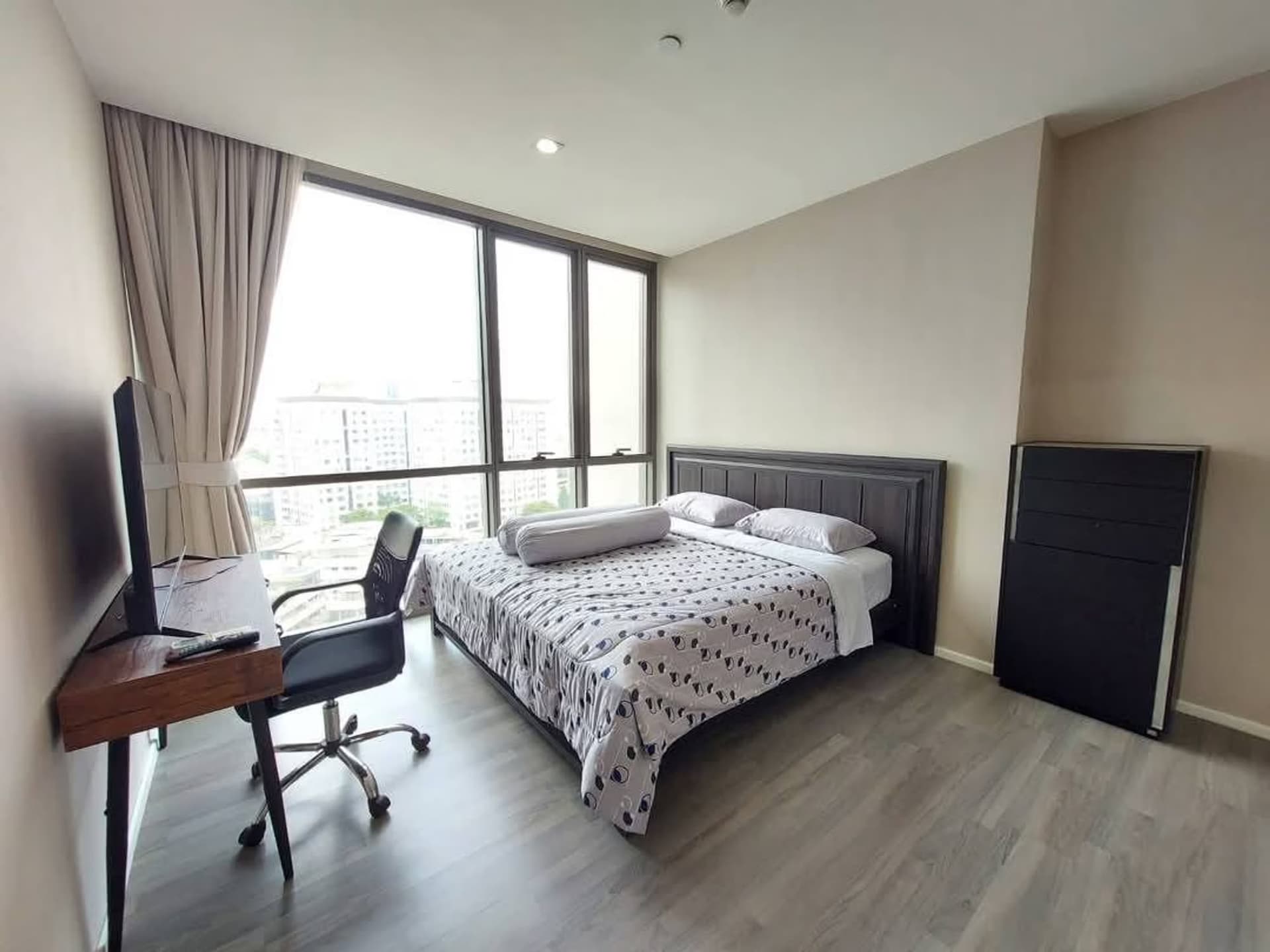 2 Bed Condo for Rent and Sale in Phra Khanong - Image 3