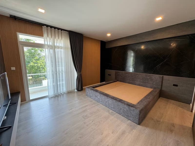 4 Bed House for Rent in Prawet