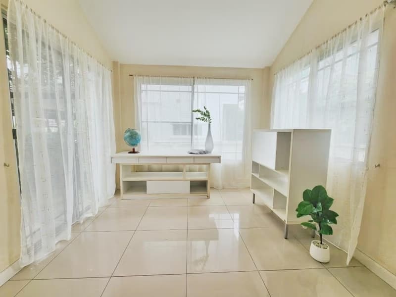 3 Bed House for Rent in Prawet