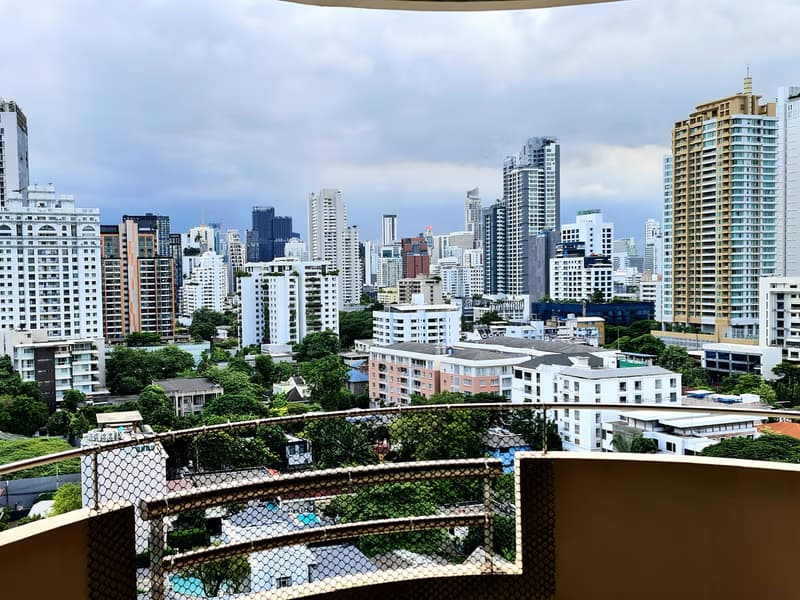 3 Bed Condo for Rent in Watthana