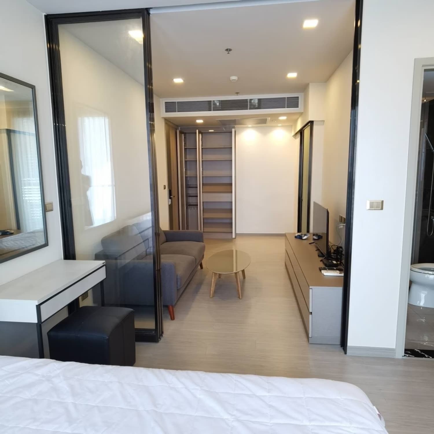 1 Bed Condo for Rent  Near Phra Ram 9 MRT - Image 3