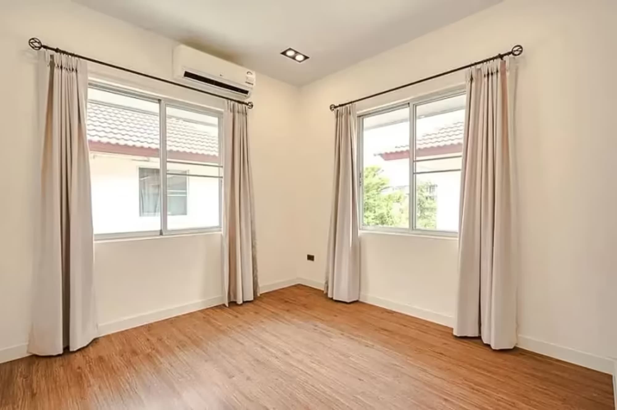 3 Bedroom House - Image 7