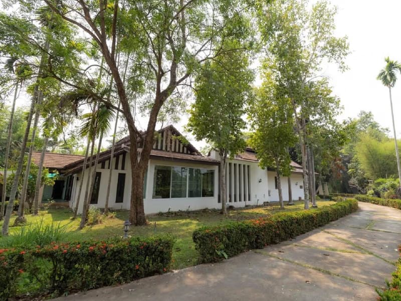 6 Bed House for Sale in Hang Dong District
