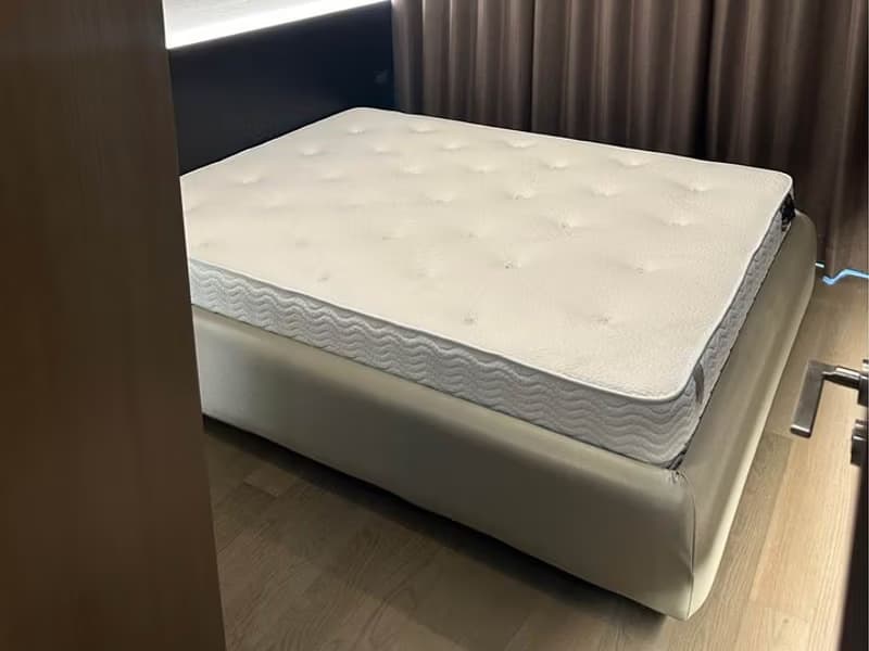 2 Bed Condo for Rent and Sale  Near Phetchaburi MRT
