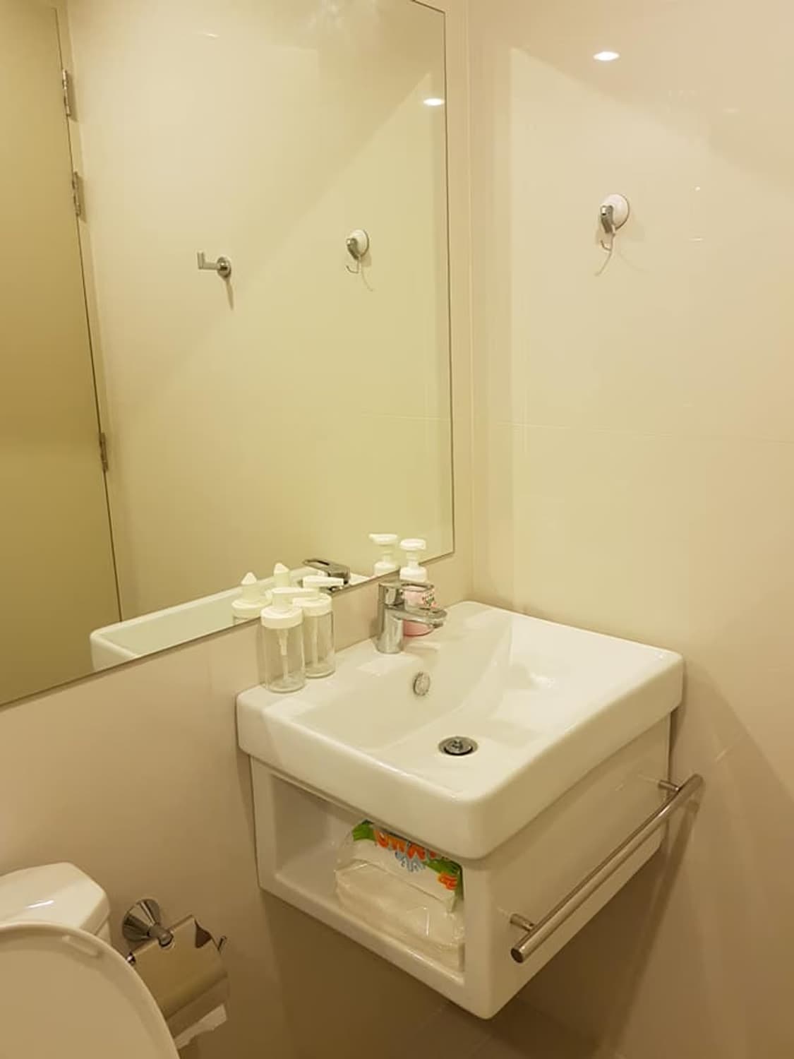 1 Bed Condo for Rent and Sale in Huai Khwang - Image 5