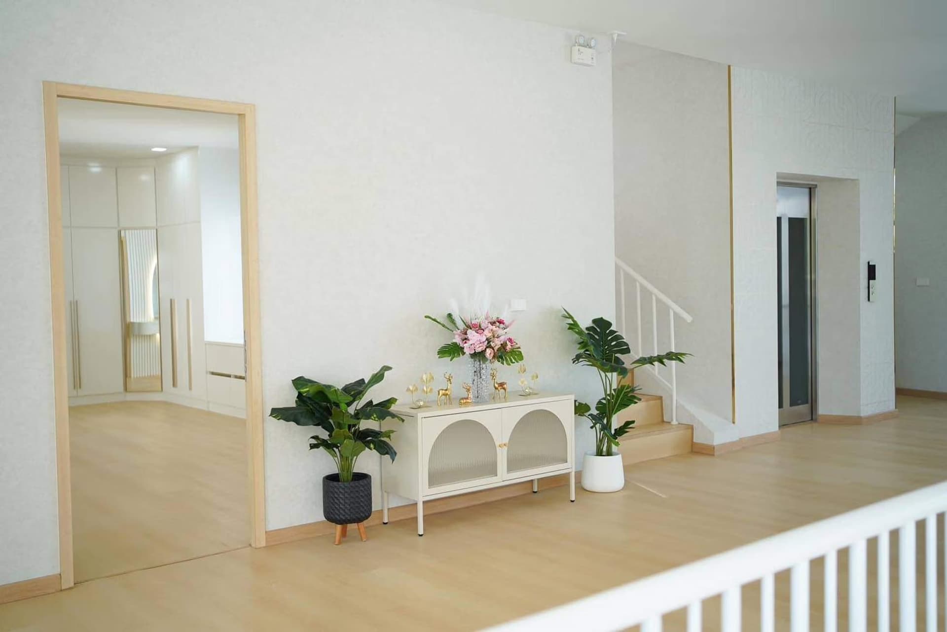 6 Bed House for Sale in Saraphi District - Image 10