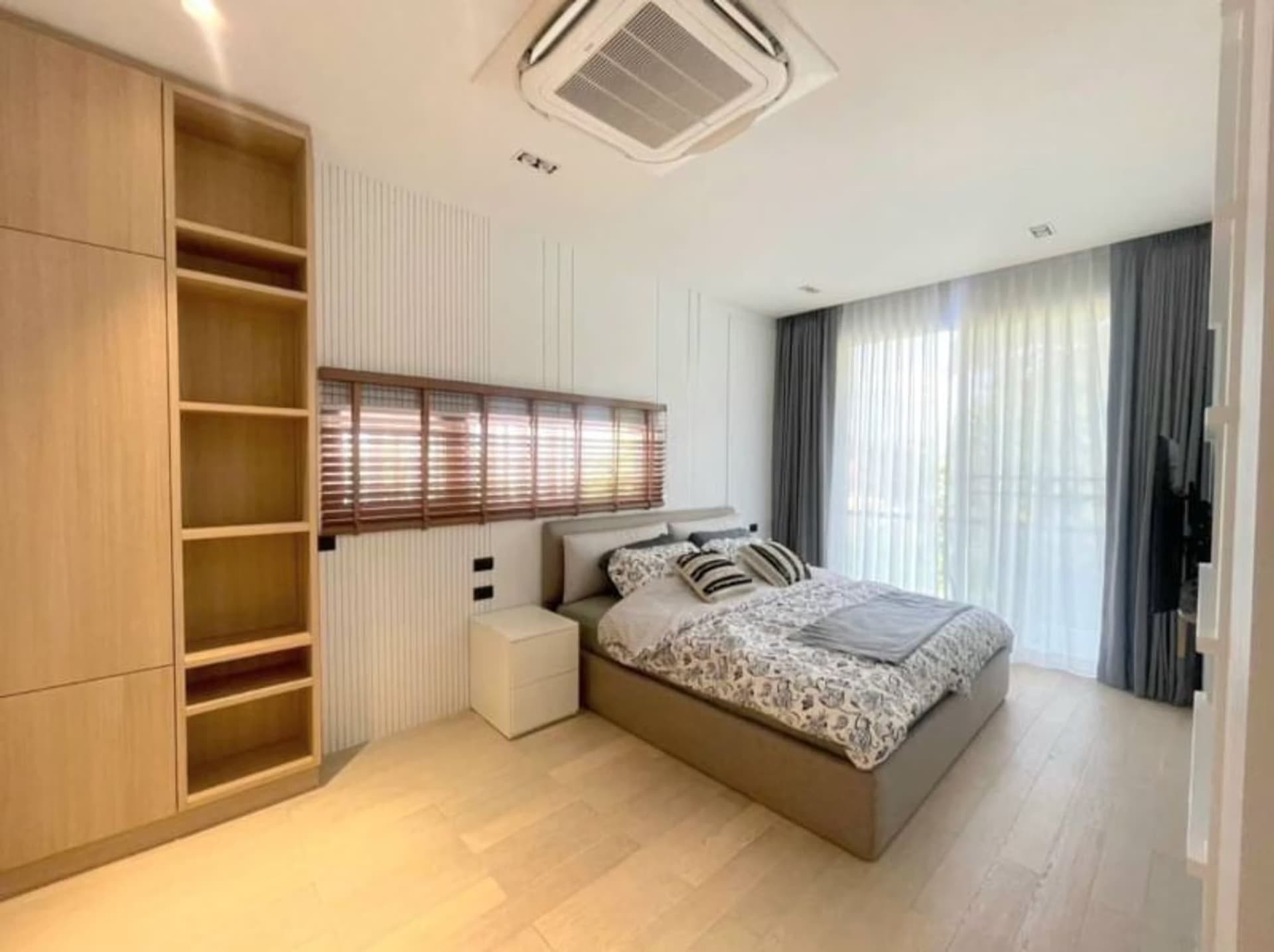 4 Bed House for Rent and Sale in Hang Dong District - Image 8