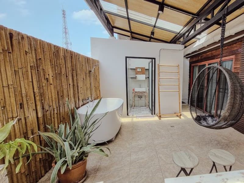 6 Bed House for Rent and Sale in Mueang Chiang Mai