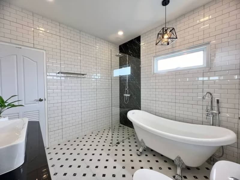 4 Bed House for Rent and Sale in Hang Dong District