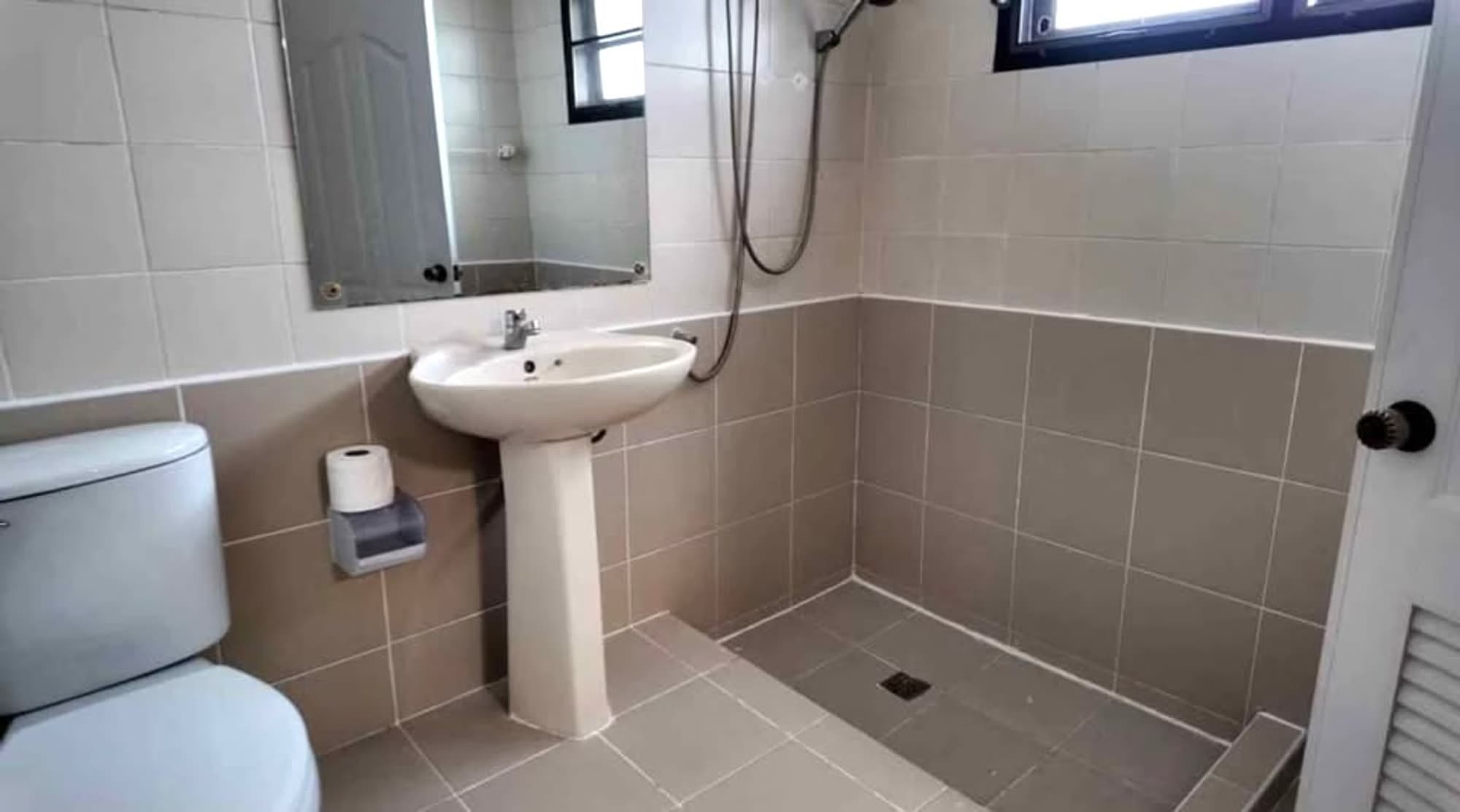 4 Bed House for Rent in Mueang Chiang Mai District - Image 10