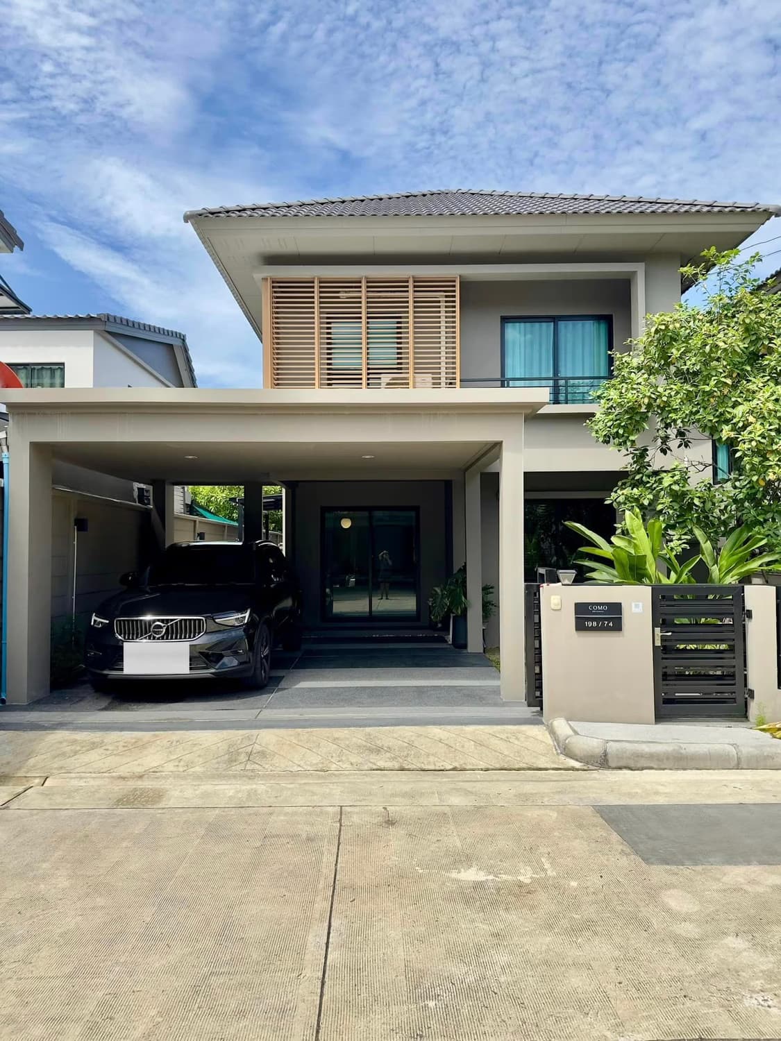 3 Bed House for Rent and Sale in Bang Phli - Image 1