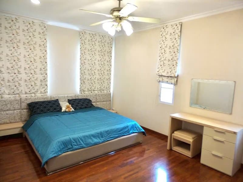 3 Bed House for Rent in Bang Na