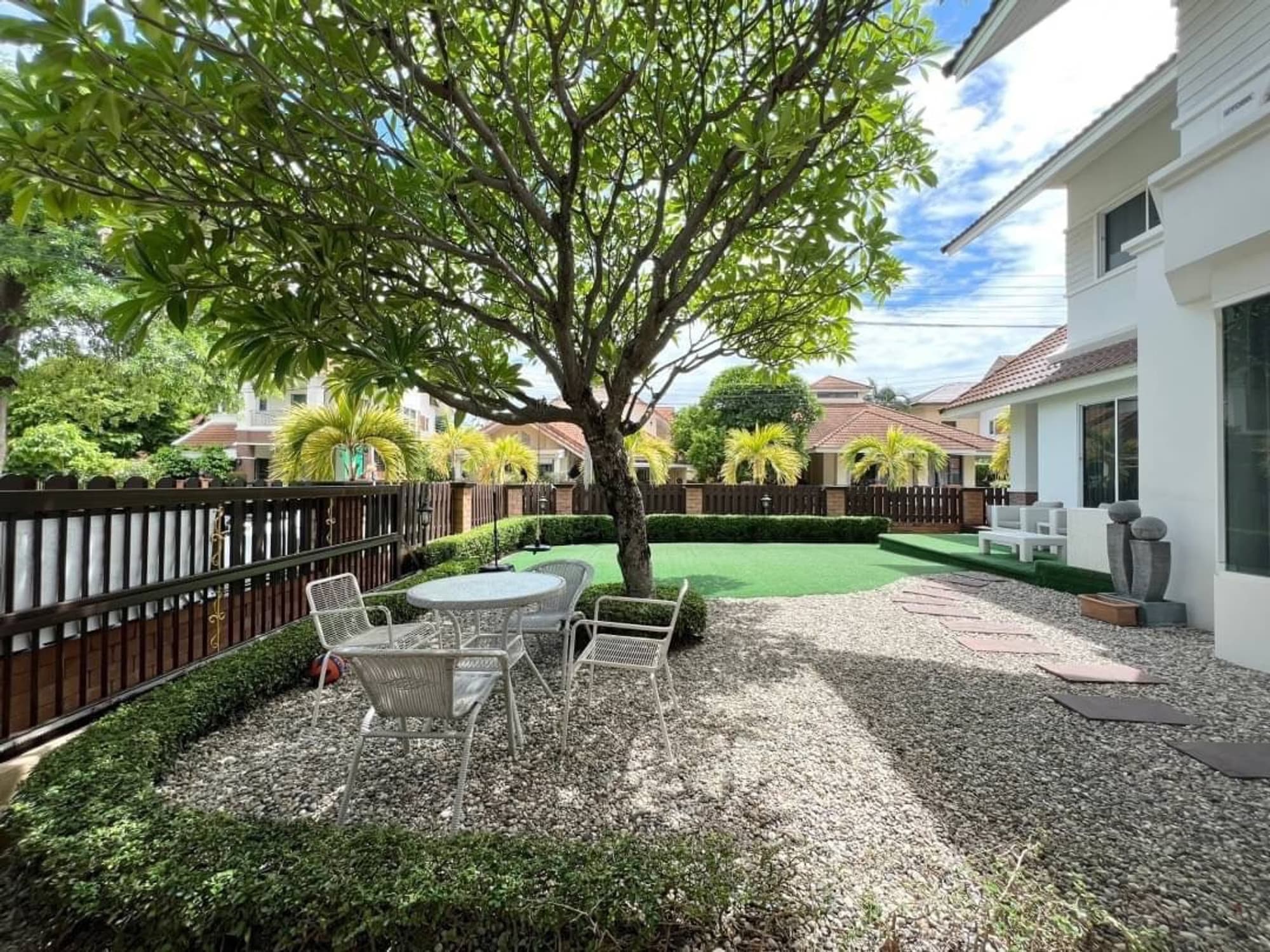 4 Bed House for Sale in Hang Dong - Image 2