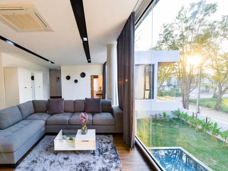 6 Bedroom House