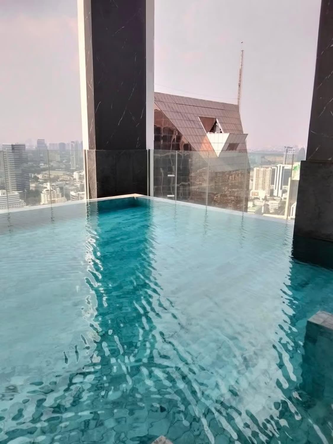 2 Bed Condo for Rent in Phaya Thai - Image 5