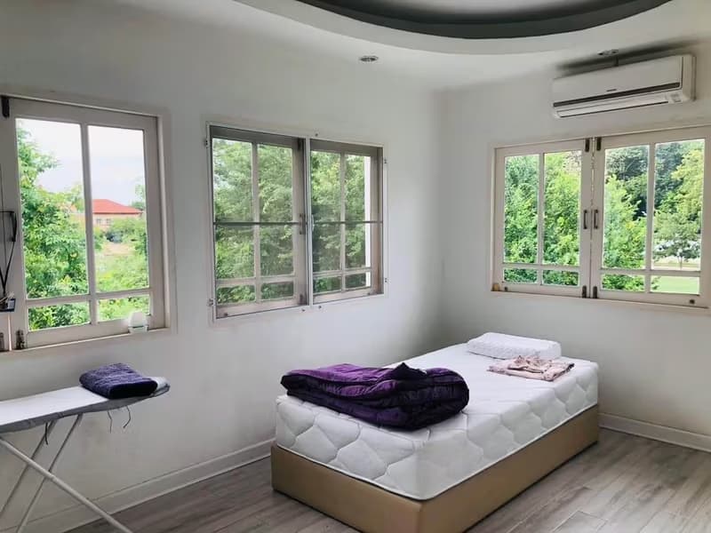 6 Bedroom House