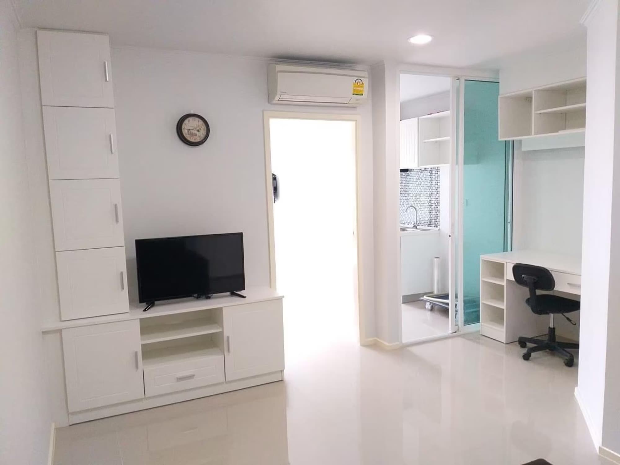 1 Bedroom Condo - Image 1