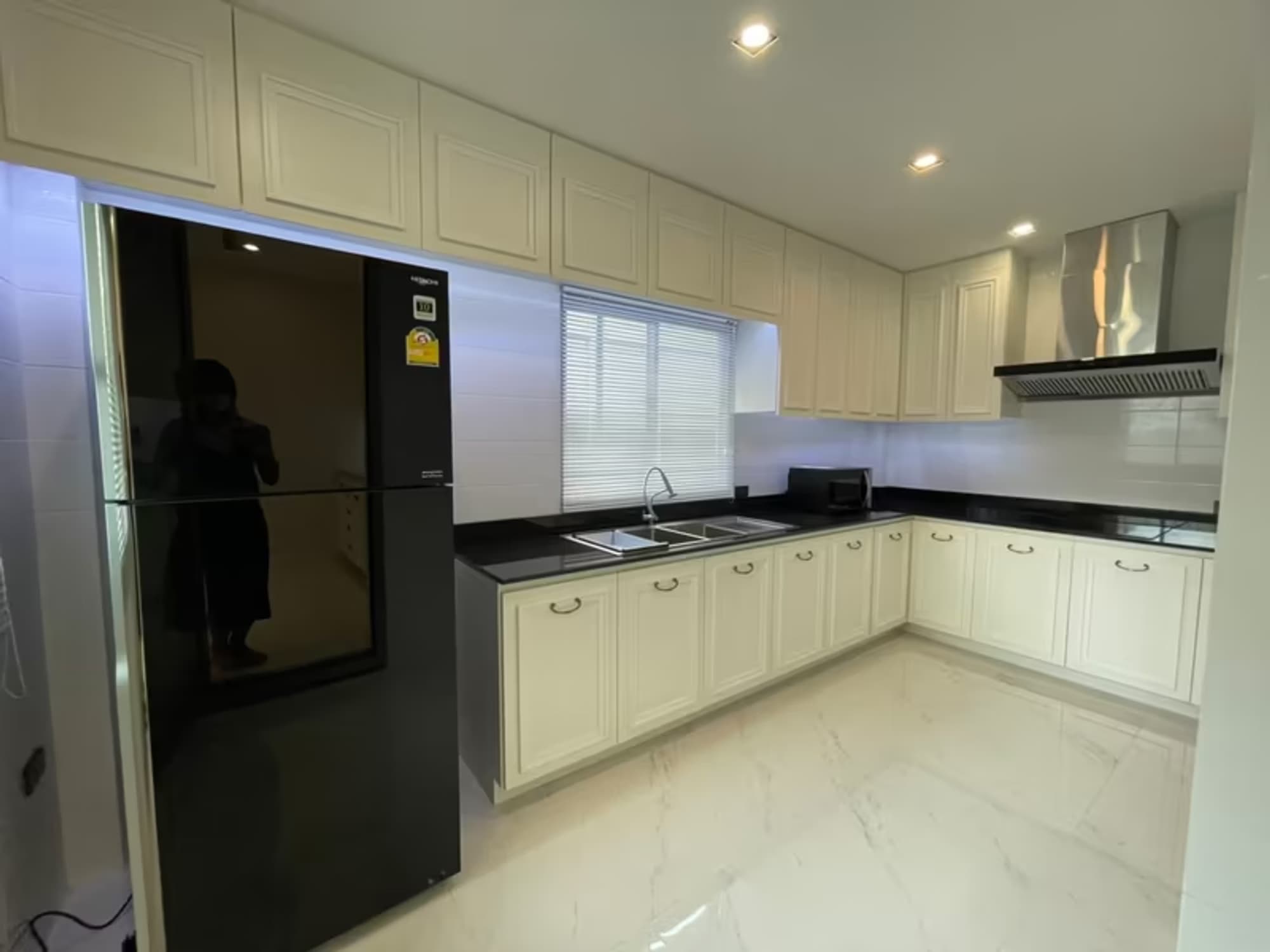 4 Bedroom House - Image 9