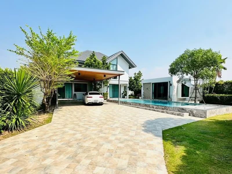 5 Bed House for Rent in San Sai District