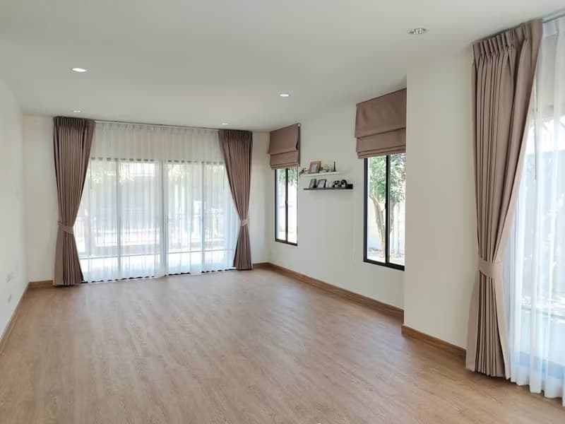 House for Sale in Bang Phli.