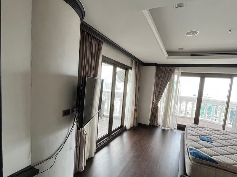 Condo for Sale at State Tower Bangkok