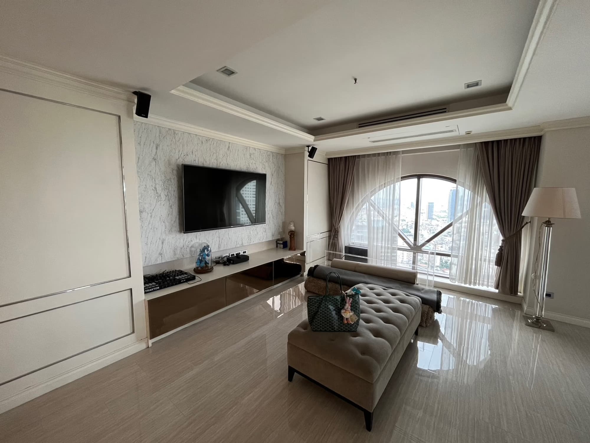 Condo for Sale at State Tower Bangkok - Image 1