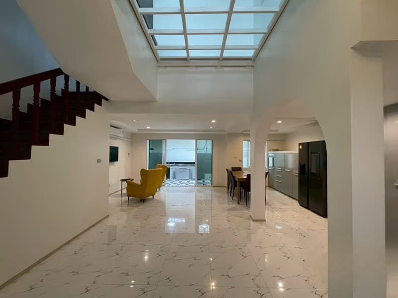 3 Bed Townhouse for Rent in Watthana