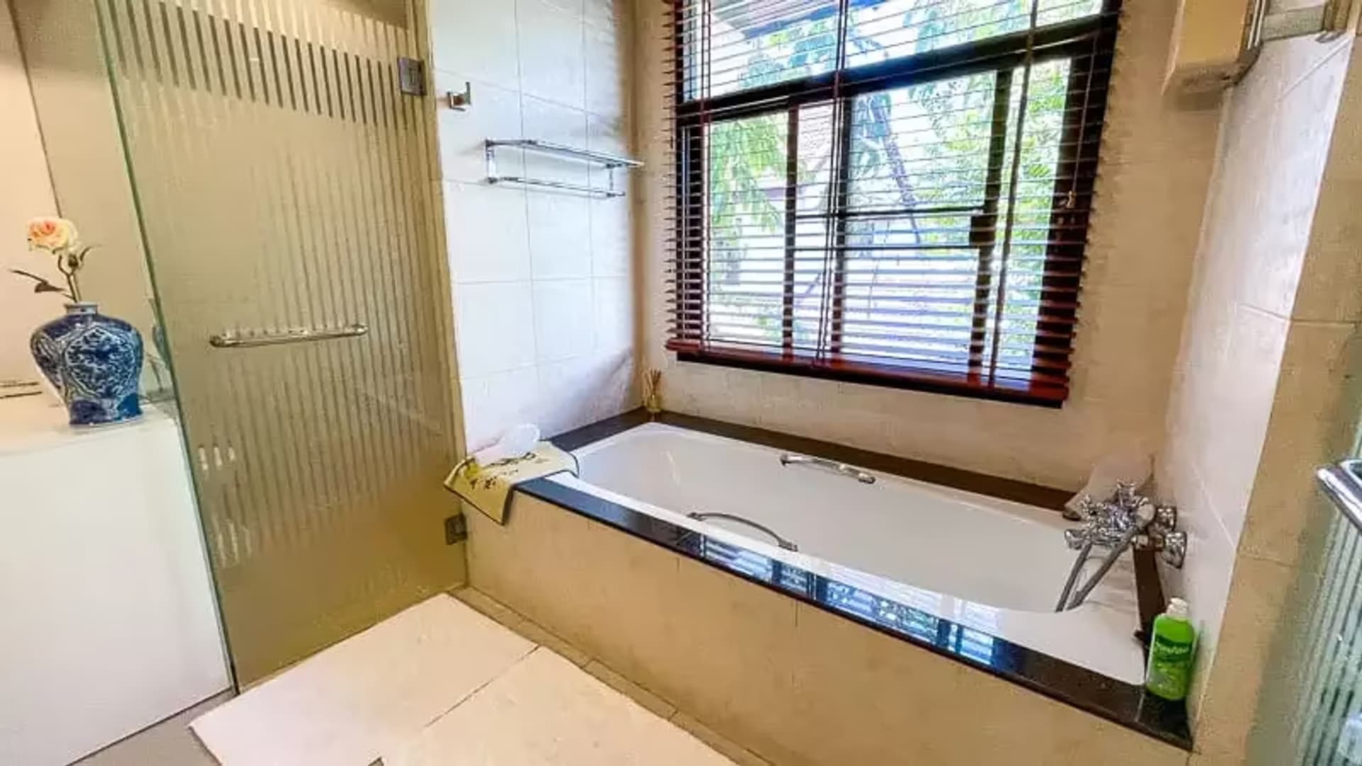 Tudor Style Mansion for Sale near Mountain - Image 20