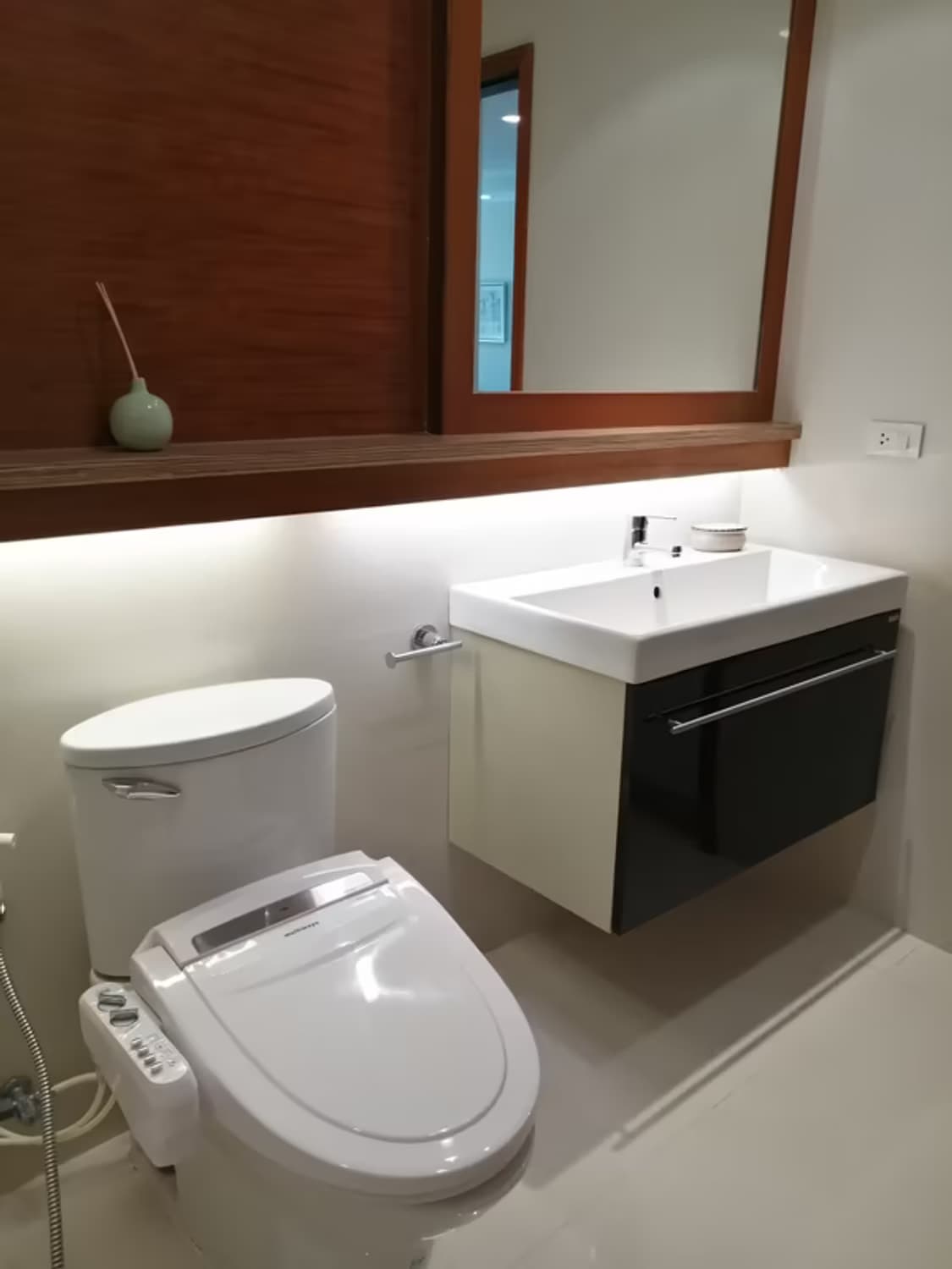 1 Bedroom Condo - Image 5