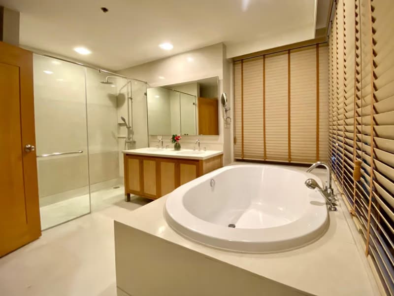 3 Bed Condo for Rent in Khlong Toei