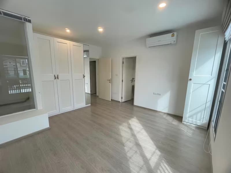 Townhouse for Sale, Rented at Indy 2 Bangna-Ramkhamhaeng 2