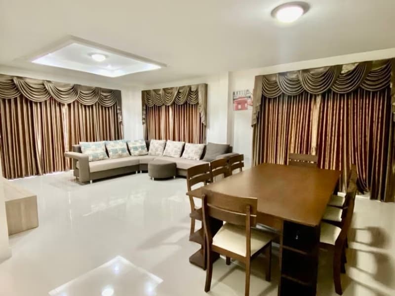 5 Bed House for Rent and Sale in San Kamphaeng