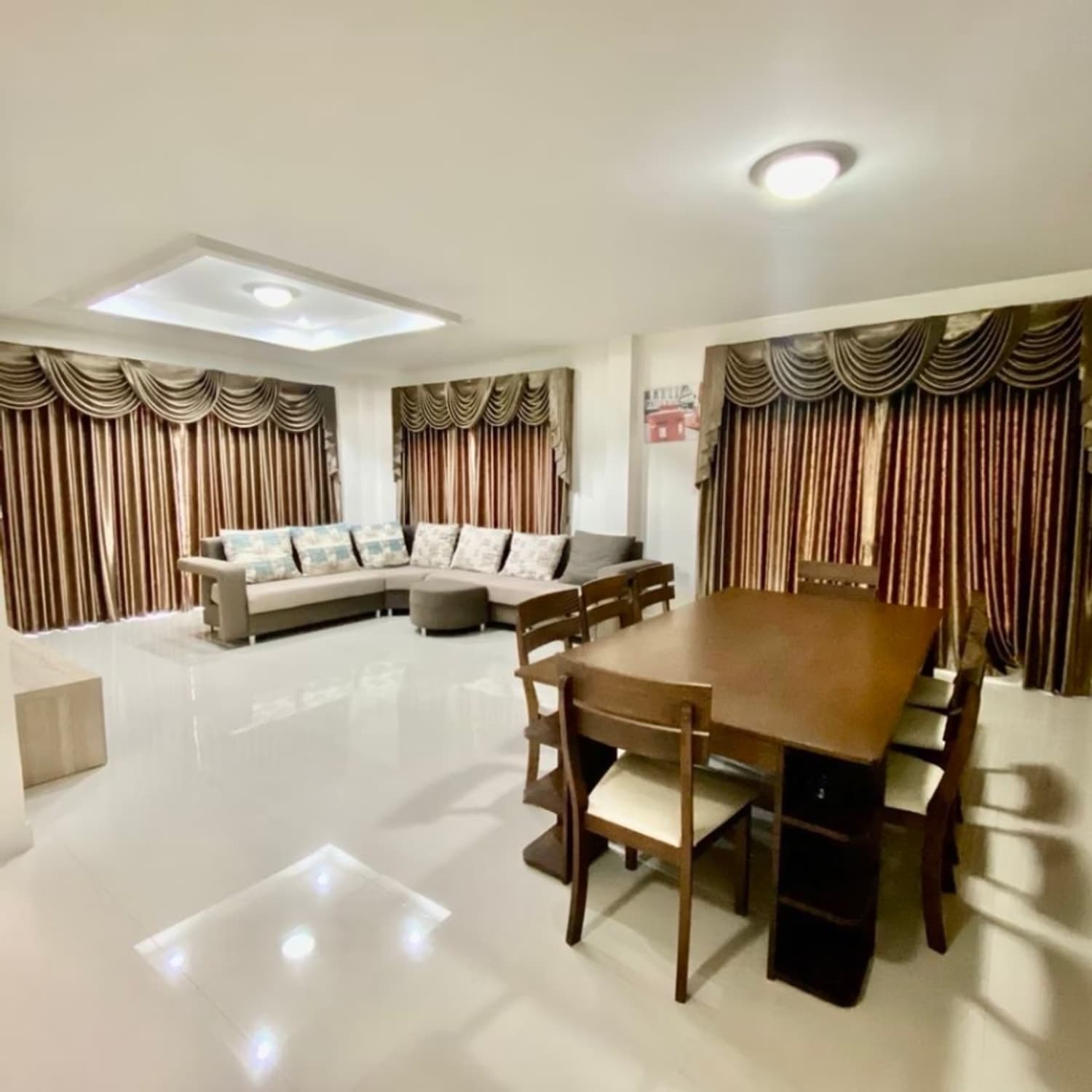 5 Bed House for Rent and Sale in San Kamphaeng - Image 2