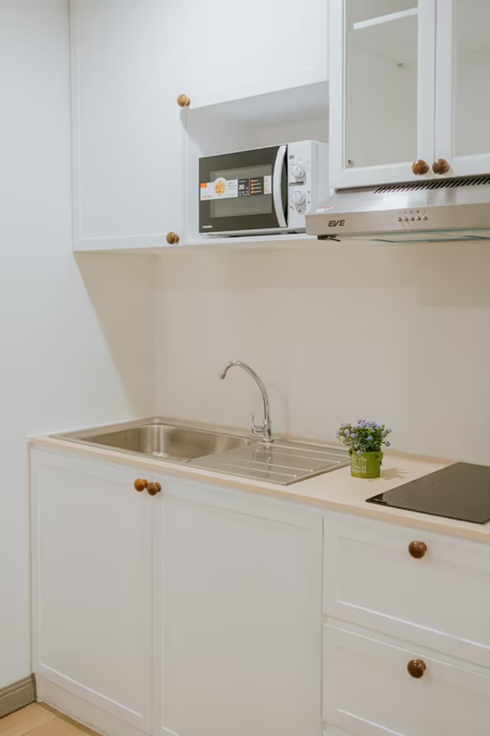 1 Bedroom Condo - Image 1