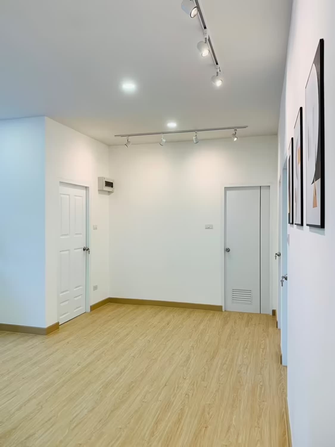4 Bedroom House - Image 10