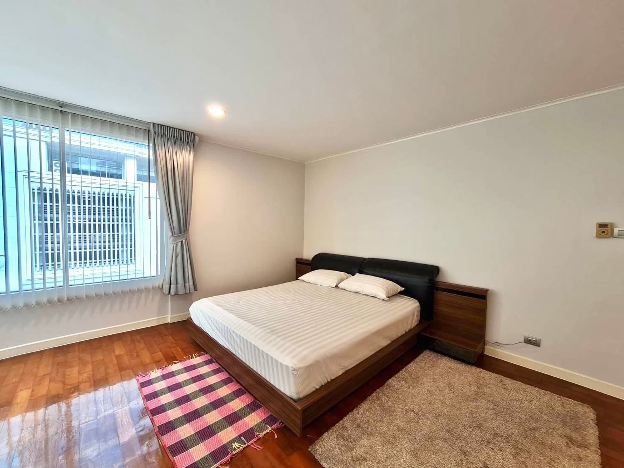 3 Bed Condo for Rent in Pathum Wan - Image 10